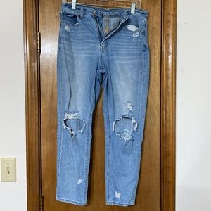 Women’s American eagle mom jeans size 6 short